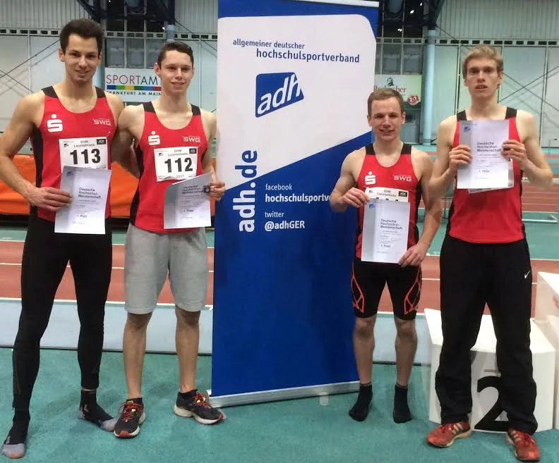 Deutsche Hochschulmeister in der Staffel: Nikolai Schütze , Julius Grau, Niklas von Weschpfennig und Christopher Wenzel (von links). Foto: TH Mittelhessen